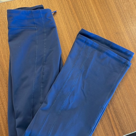 Lululemon size 4 with zipper at the front - Picture 7 of 8